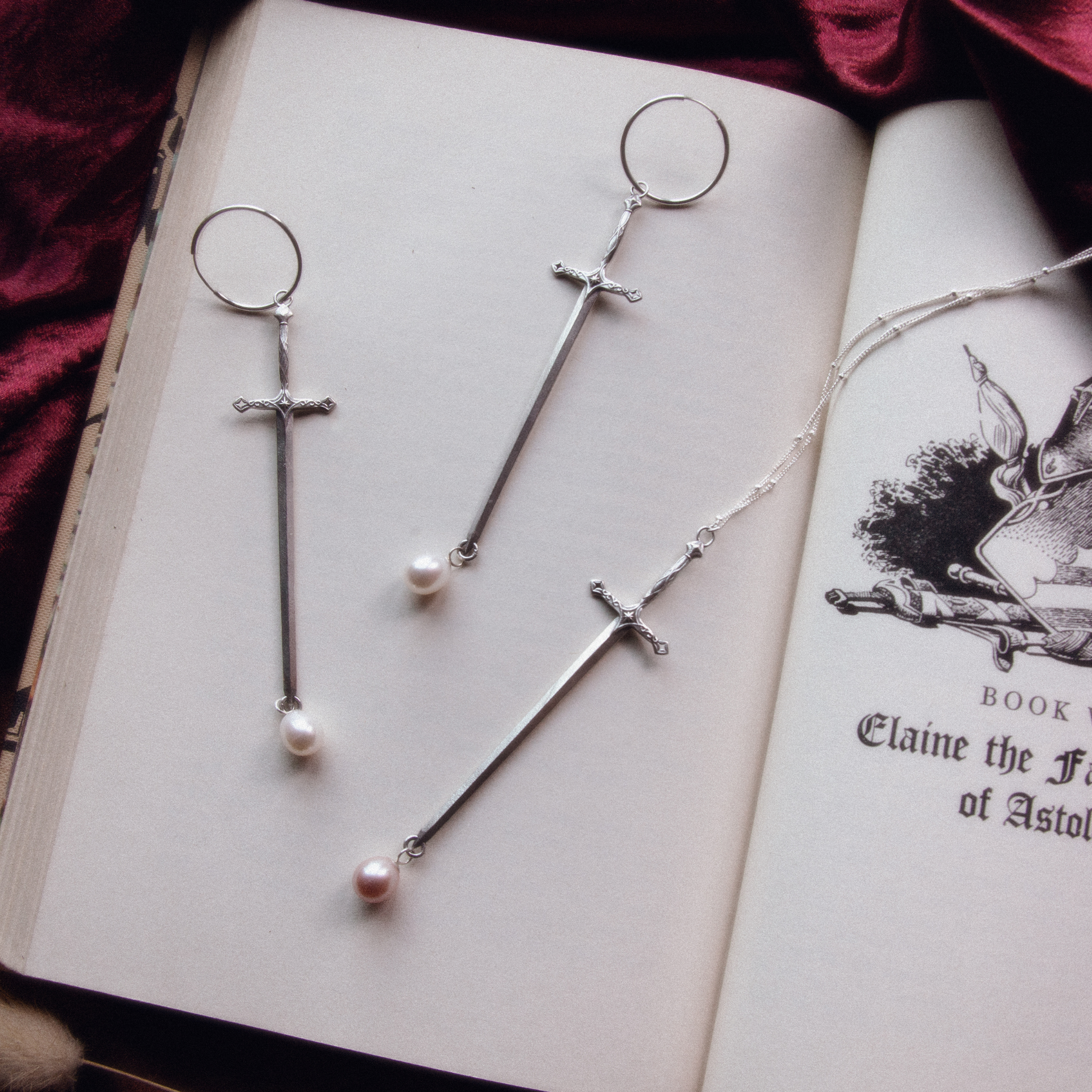 The Elven Blade Necklace with Pearl