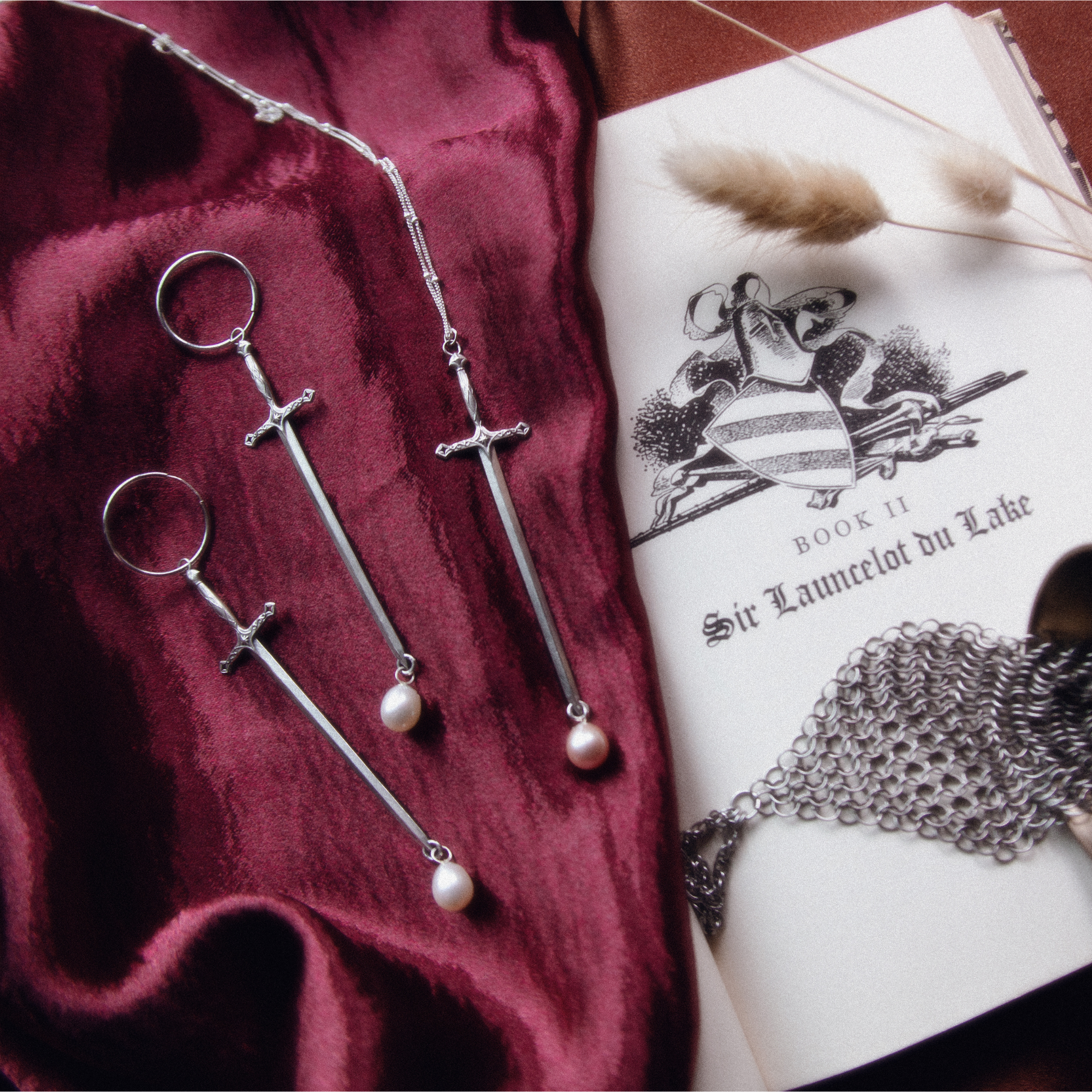 The Elven Blade Necklace with Pearl